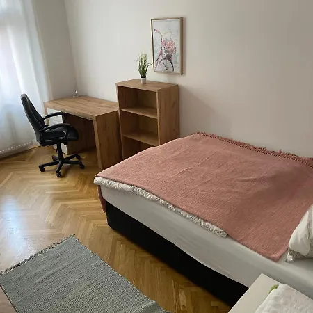 Moderne Auf Kremser Ringstrasse *