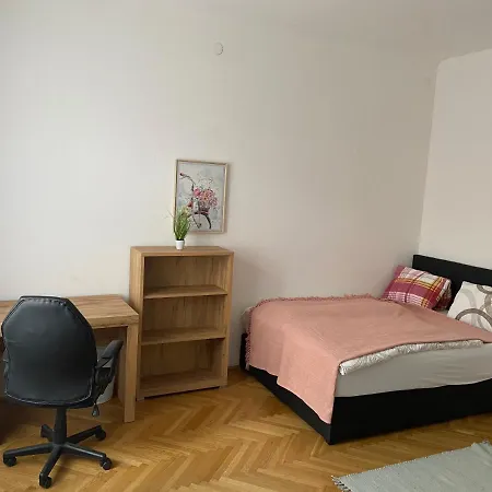 Moderne Auf Kremser Ringstrasse